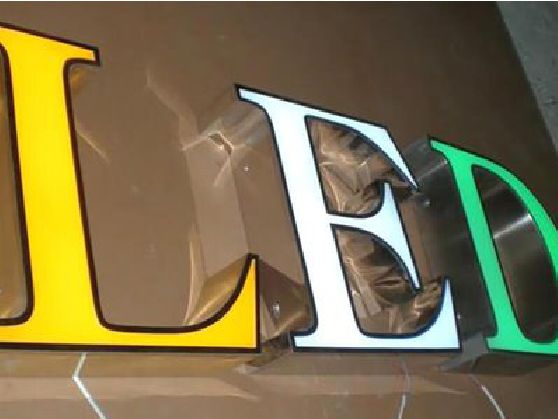 古丈介绍LED招牌的基础知识。