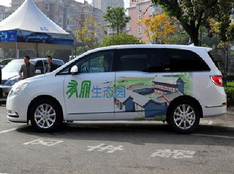 古丈户外车贴喷绘如何保持效果?